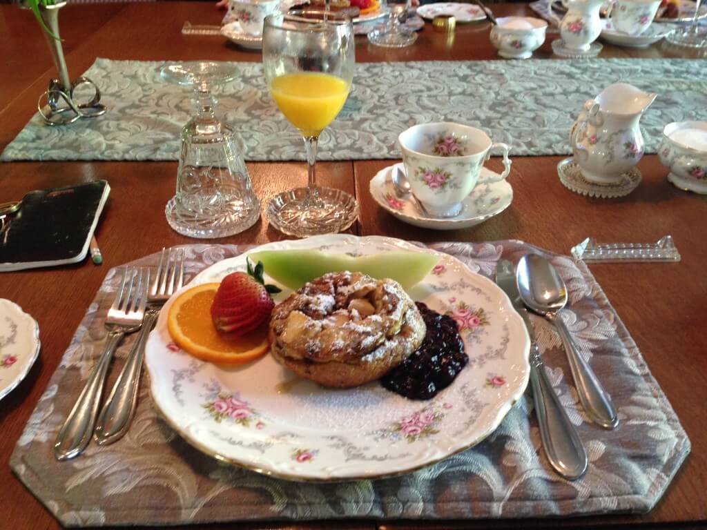 1 breakfast Albion Manor