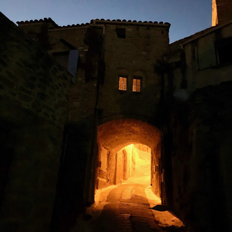 Châteauneuf-du-Pape – Summer House of the Pope and Home of Red Wine Extraordinaire